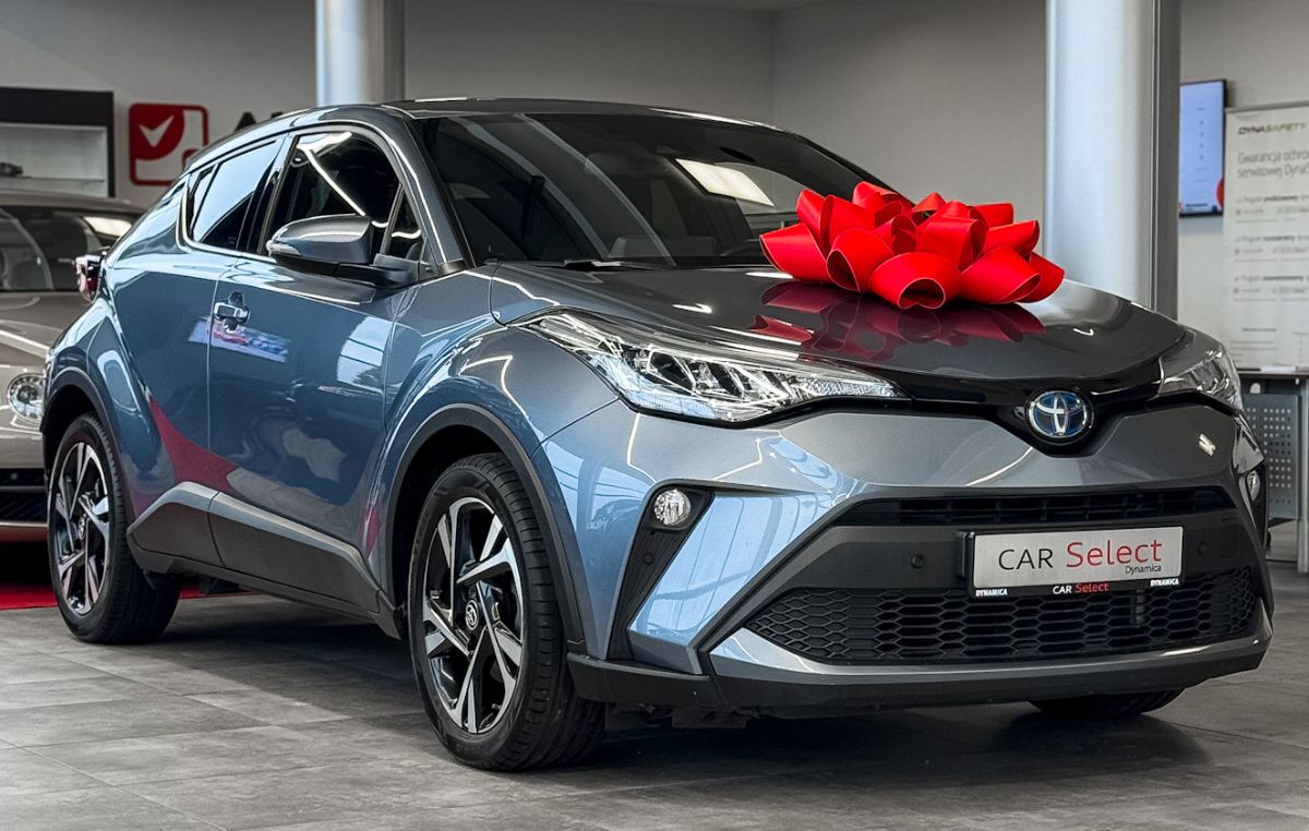 Opłacalność zakupu auta używanego z salonu